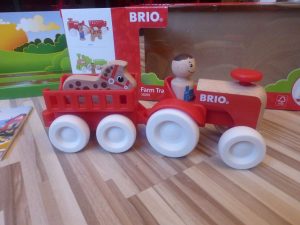 Brio Traktor mit Pferde-Anhänger (3)