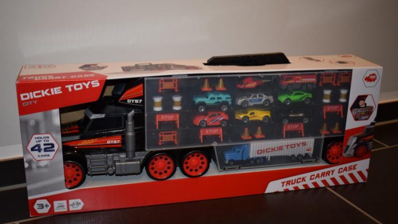 Spielend für Ordnung sorgen mit der Truck Carry Case von Dickie Toys
