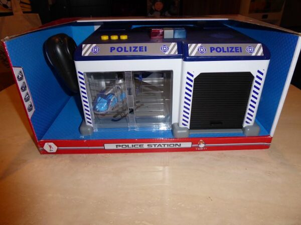 Produkttest: Dickie Toys Polizeistation inkl. Helikopter und Einsatzfahrzeug Dickie Toys Polizeistation inkl. Helikopter und Einsatzfahrzeug 1 600x450 - Produkttest: Dickie Toys Polizeistation inkl. Helikopter und Einsatzfahrzeug