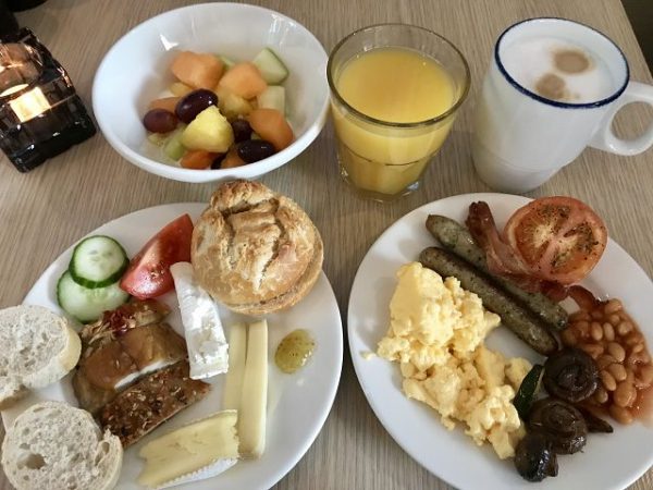 Familienurlaub im Scandic Hamburg Emporio Scandic Hamburg Emporio Bewertung Frühstück 600x450 - Familienurlaub im Scandic Hamburg Emporio