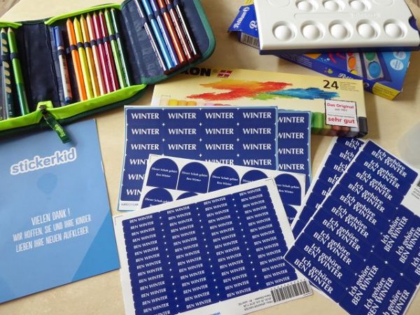 Gewinnspiel: StickerKid Paket M für Kindergarten, Schule und Co StickerKid Paket M 4 600x450 - Gewinnspiel: StickerKid Paket M für Kindergarten, Schule und Co