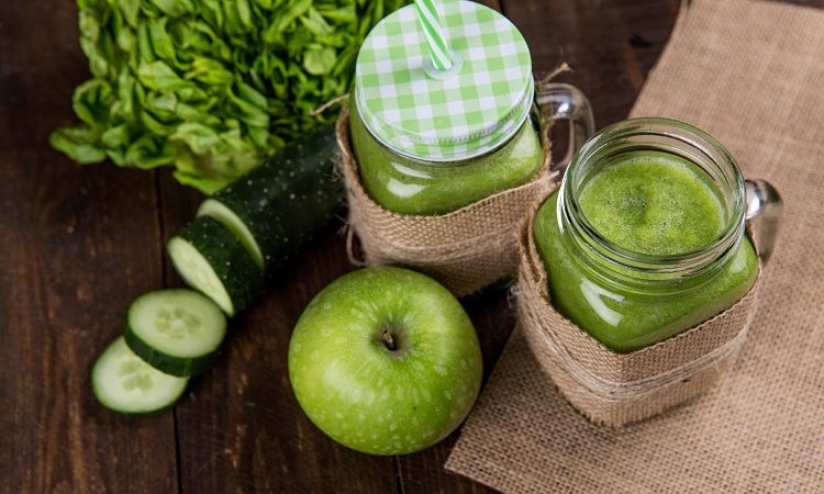 Eine tägliche Portion Obst und Gemüse mit grünen Smoothies