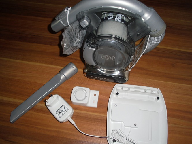 black + decker dustbuster (2)